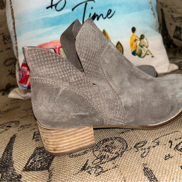 Seychelles Score Gray Suede Ankle 2" Block Heel Boots Booties Size 7.5 - Picture 6 of 14
